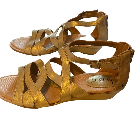 EUC Born BOC Womens Searing Sandals Gold Leather Strappy Sz 8 - Picture 7 of 7